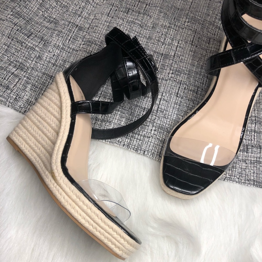 Clear and back wedges! Beautiful and comfortable for long wear. - Picture 2 of 7